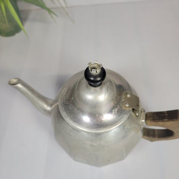 Vintage Mirro Aluminum Teapot Colonial Style, Much Wear - Picture 4 of 6